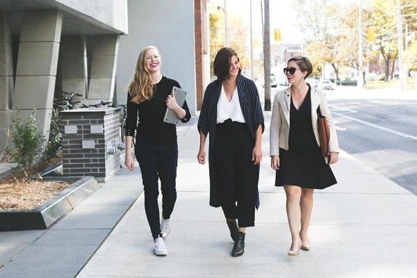 How to improve your productivity and be happy at work. Great tips on how become more productive and have a great day at work. #productivity #behappy #womenentrepreneurs
