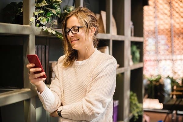 Find out exactly how to make more money by increasing your online by improving the usability of your ecommerce store. Run a successful online store on Shopify that makes money every month #onlinestore #makemoremoney