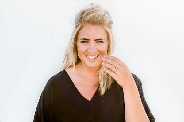 The best of Jenna Kutcher's Podcast. Learn more about Jenna Kutcher and how she build a successful entrepreneur business