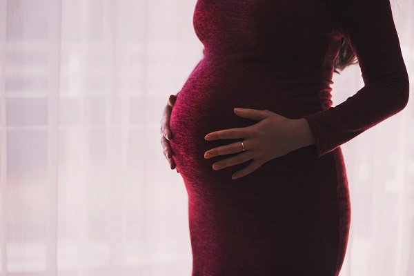 Are you on maternity leave? And are you thinking of quitting your job? Here are a few tips on resigning while on maternity leave. If you are wondering if you should stay home or return to work after maternity leave, read this post #workfromhomemom #stayathomemom