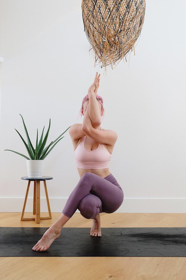 How to Teach Yoga Online! It is nearly impossible to earn a sustainable living by ONLY teaching at yoga studios. Instead, successful yoga teachers have multiple streams of income. Click over to learn more about how to make money as a Yoga Instructor!!