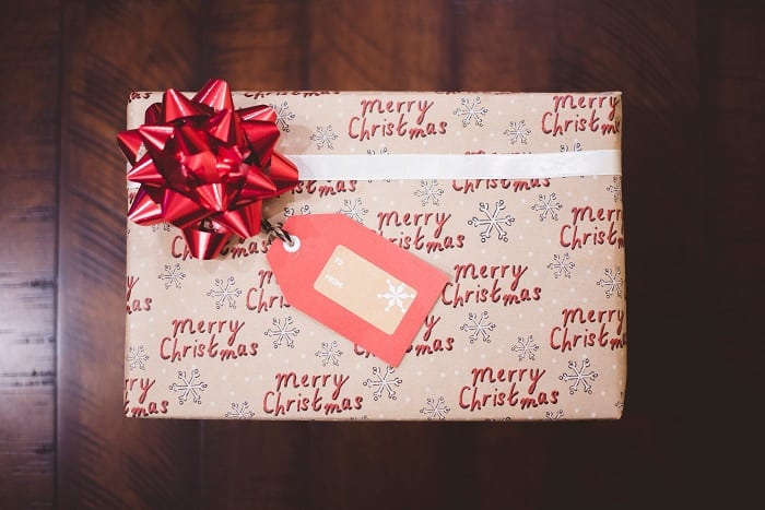 How to save money on Christmas presents. Here is how to afford Christmas presents when you are on a budget #holidaygifts #Christmaspresents #Christmasgifts