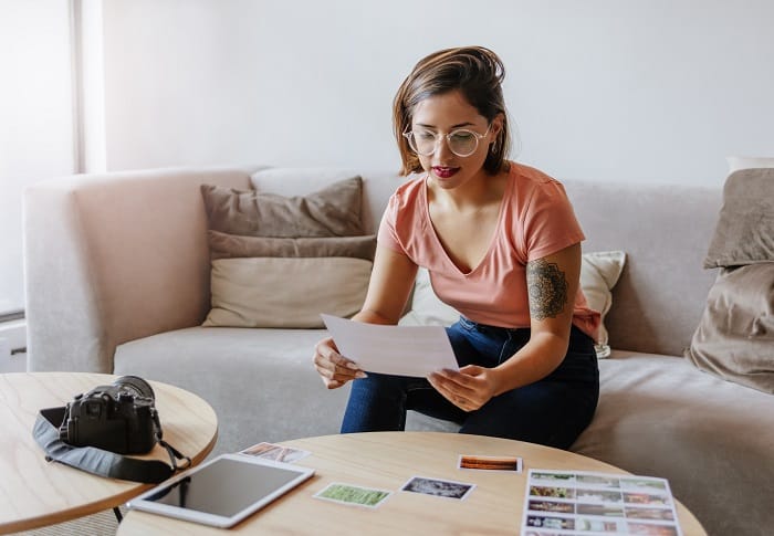 here are 25 Stay at home mom jobs for extra money! We have listed a great collection of legitimate work at home jobs that you can stay right away if you want to get paid #stayathome #workfromhome #momjobs #workformoms