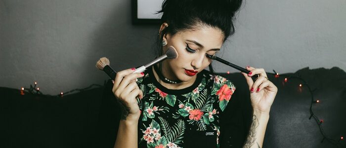 Here is a list of the best makeup affiliate programs for bloggers in the blogging niche. Check out the most lucrative makeup affiliate programs for beauty bloggers and influencers! #beautybloggers #affiliateprograms