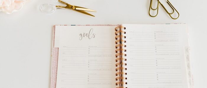 If you are looking for the best budget planner for budgeting, we have a great list for you. We searched the internet to come up with the best month budget planner out there. Check out this list of the best budget planner for beginners! #budgetplanner #budgeting #savingmoney