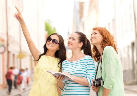 Learn how to become a tour guide over the summer and make extra money!
