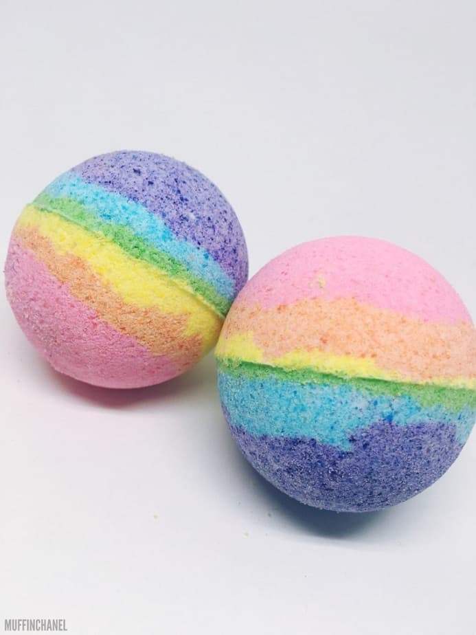 Make bathbombs to sell at Christmas for extra money